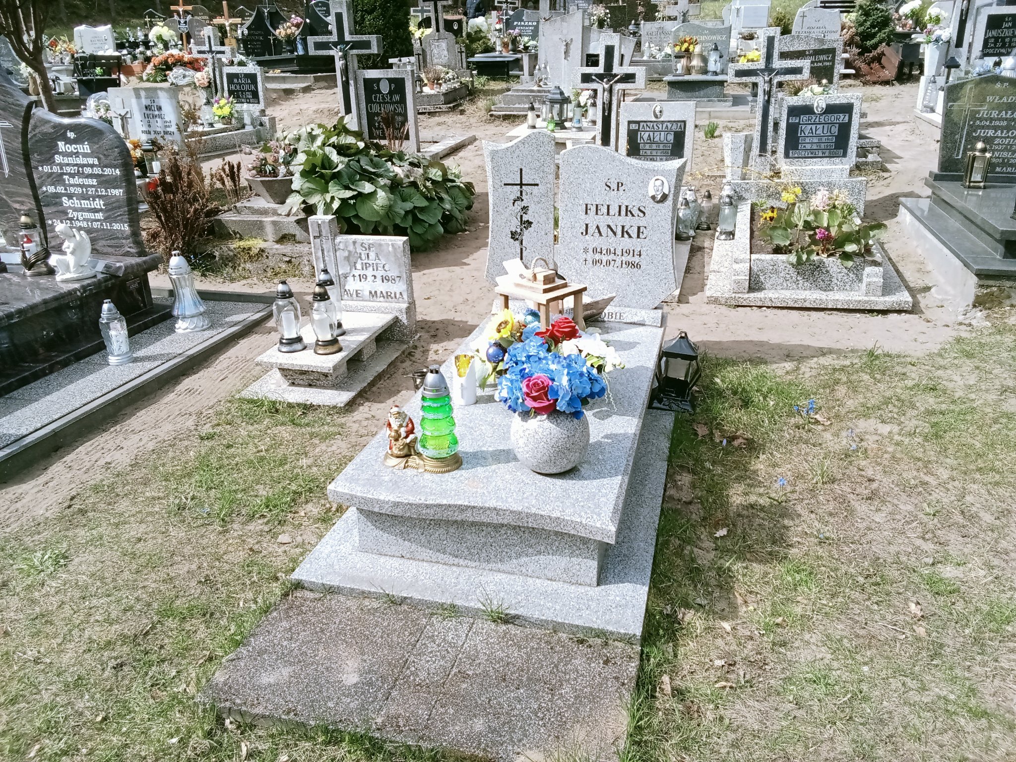 Grób Danuta Lautermach-Grabowska